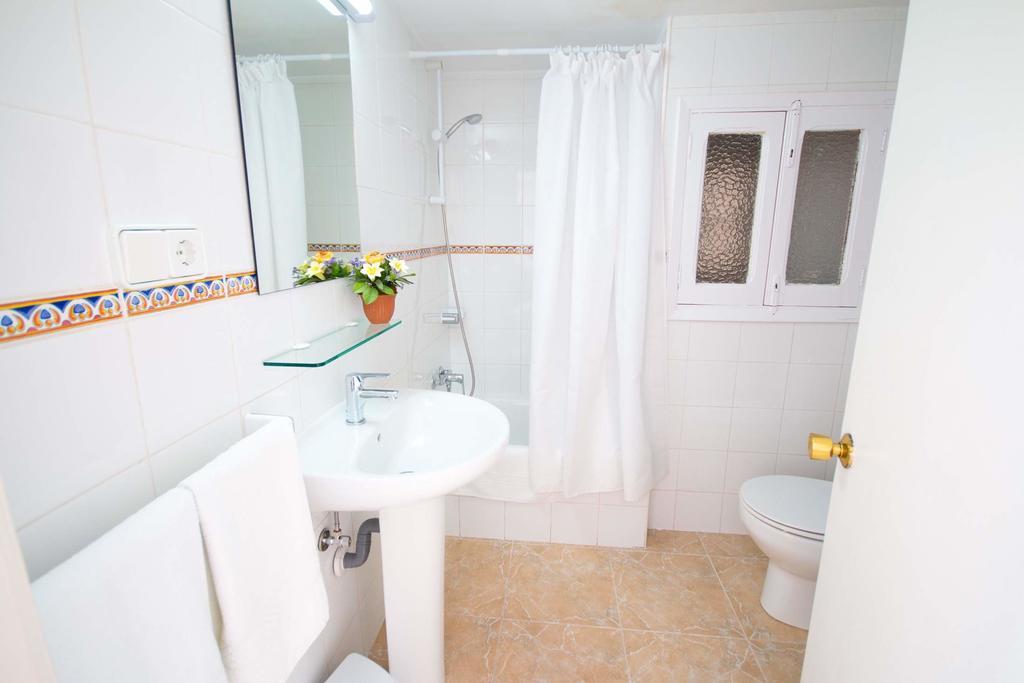 Hostal Los Pinos Es Canar  Bagian luar foto