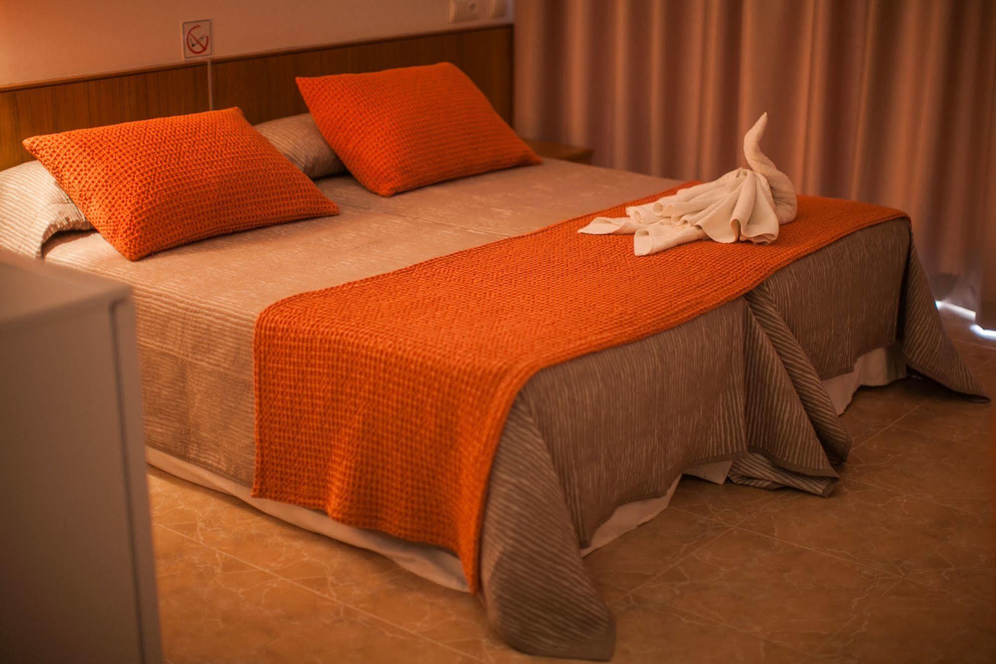 Hostal Los Pinos Es Canar  Bagian luar foto