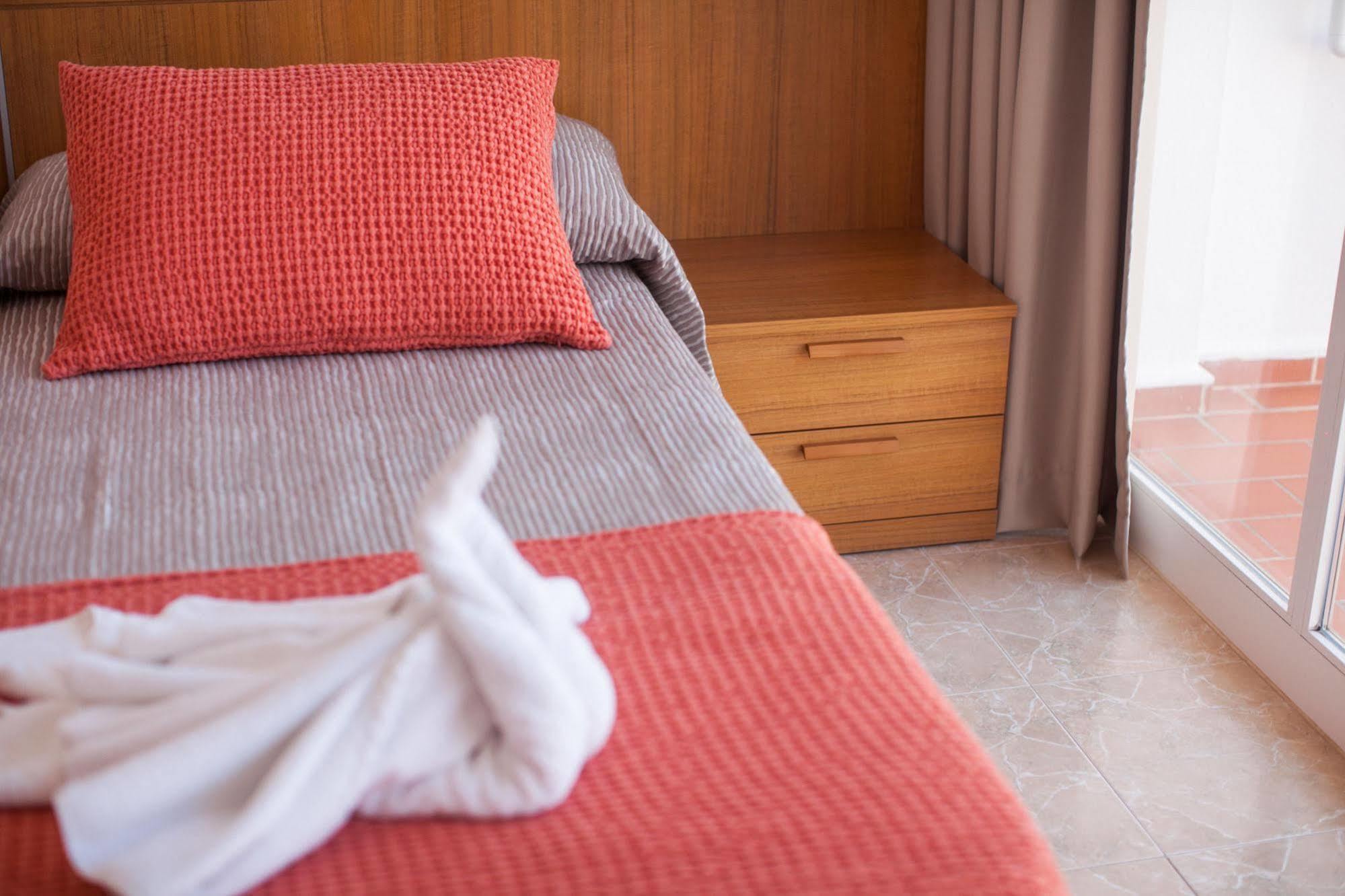 Hostal Los Pinos Es Canar  Bagian luar foto
