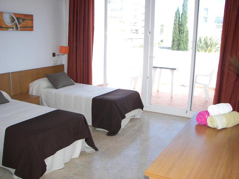 Hostal Los Pinos Es Canar  Ruang foto